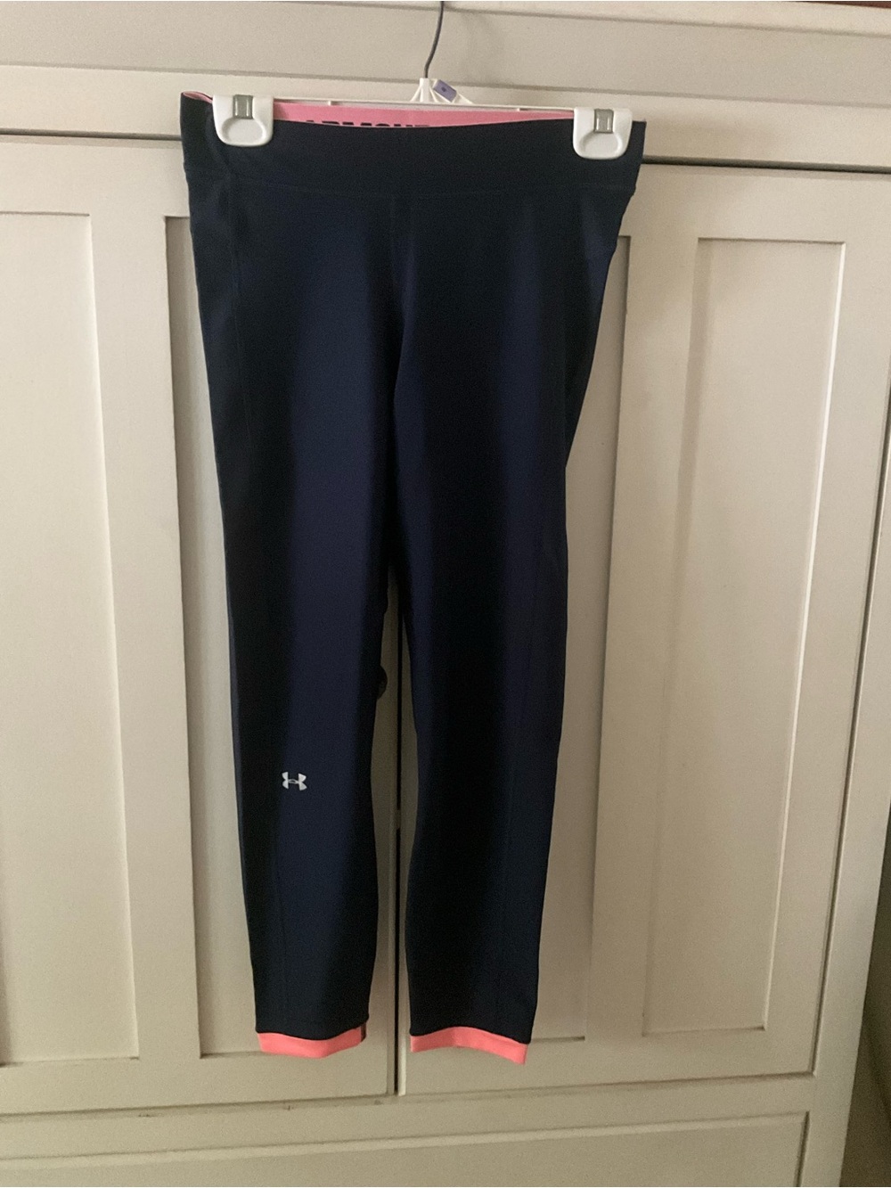 SzM Under Armour Navy Performance Leggings with Pink Trim
